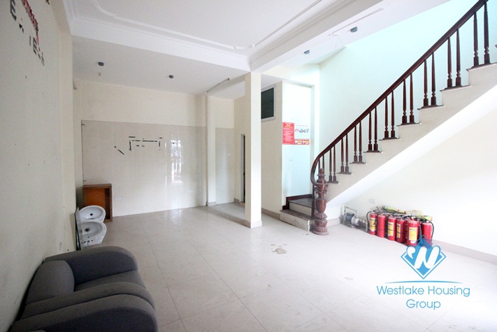 6th floor house for lease in Doi Can, Ba Dinh district.